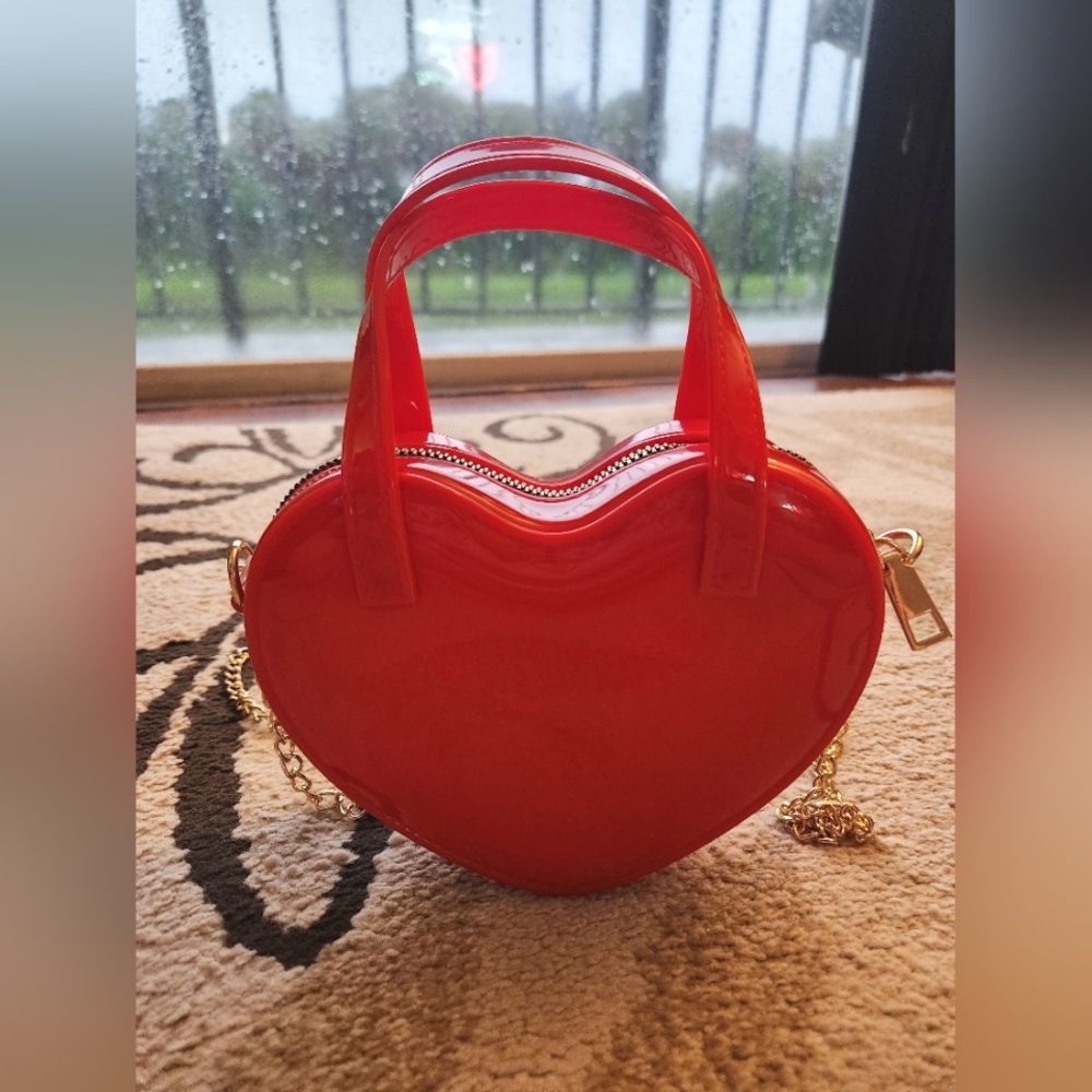 Heart-Shaped Red Bag With Gold Chain - Picture 9 of 9